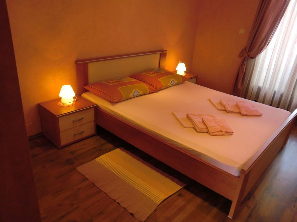 Apartments Markas Малинска Экстерьер фото