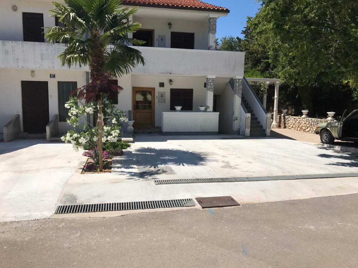Apartments Markas Малинска Экстерьер фото